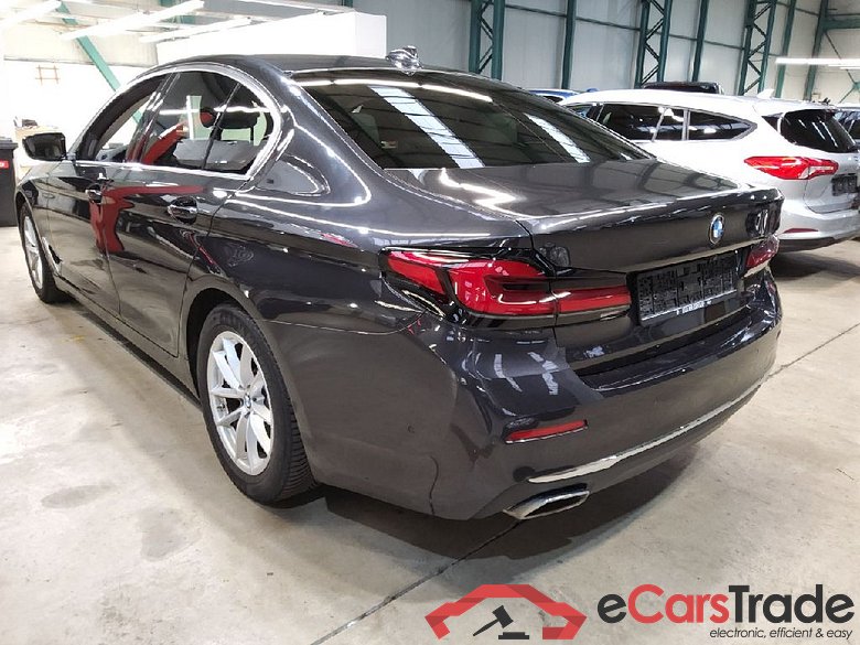 BMW 5-Serie ´16 Baureihe 5 Lim. 520 d xDrive Luxury Line 2.0 140KW AT8 E6d #4