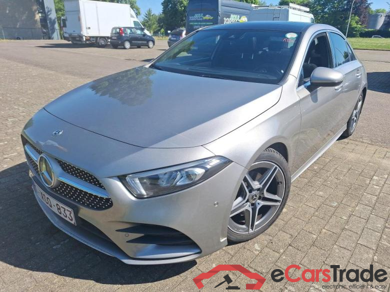 MERCEDES - MER A BERLINE 180 d 116PK DCT Launch Edition AMG Line & Heated Seats & Pano Roof