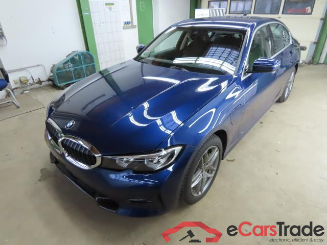 BMW 3-Serie ´18 Baureihe 3 Lim. 330 e Sport Line 2.0 185KW AT8 E6dT