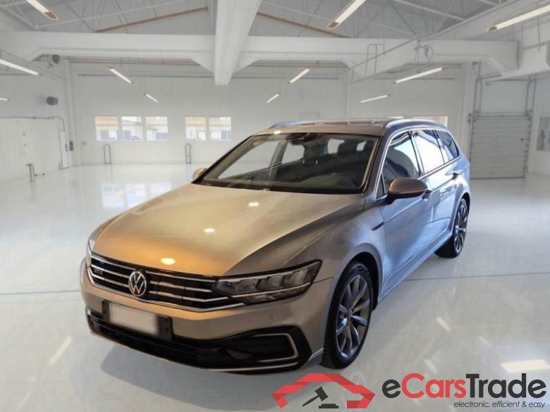 Volkswagen 14 VOLKSWAGEN PASSAT / 2019 / 5P / STATION WAGON VAR. 1.4 PLUG IN HYBRID GTE DSG #1