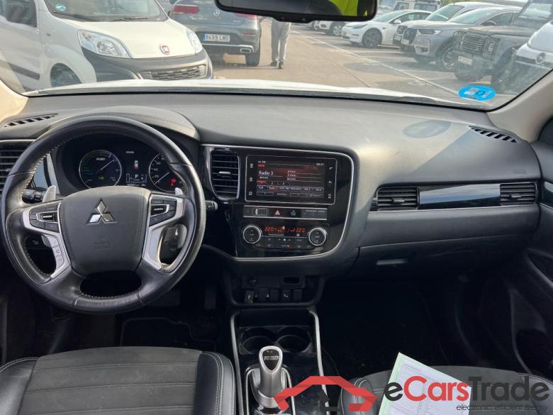 Mitsubishi 2.4 PHEV Motion Auto 4WD MY19.5 MITSUBISHI Outlander / 2015 / 5P / todoterreno 2.4 PHEV Motion Auto 4WD MY19.5 #3