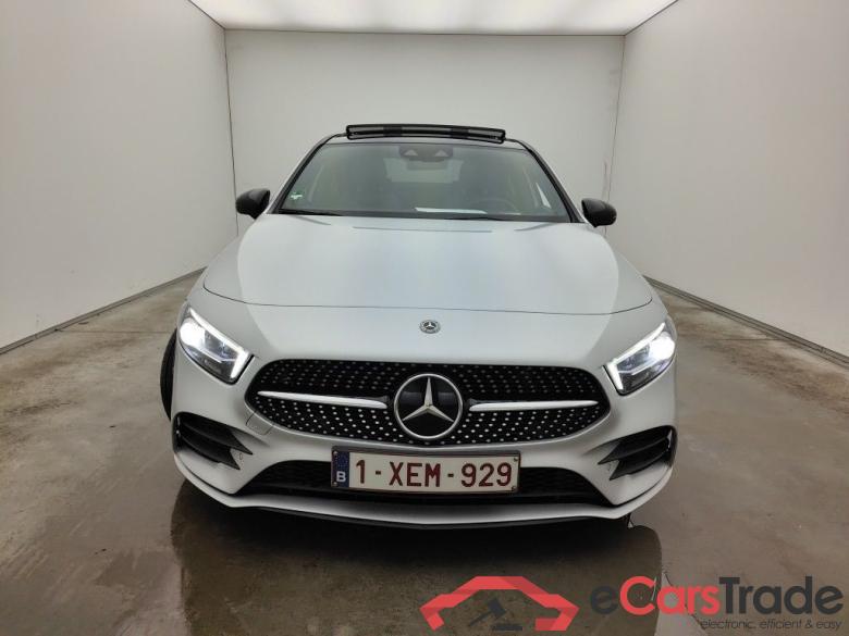 Mercedes-Benz A-Klasse Limousine A 180 d DCT Launch Edition 4d #1