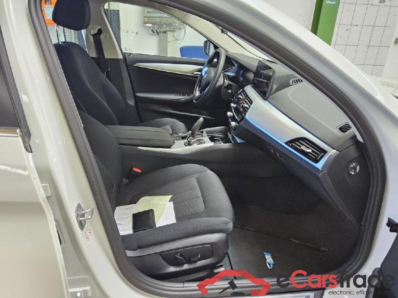 BMW 5-Serie Touring ´16 Baureihe 5 Touring 520 e 2.0 150KW E6d #4