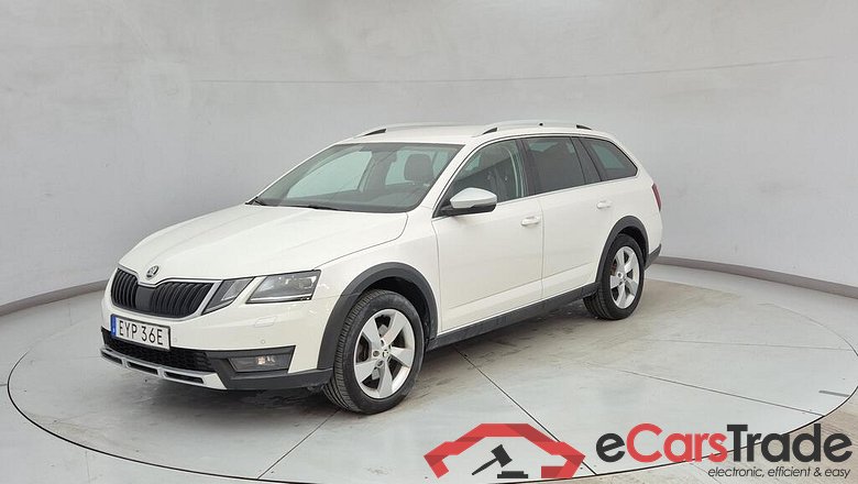 Skoda Backkamera, parkeringsvärmare, navigation OCTAVIA SCOUT 2.0 TDI 4X4 #1