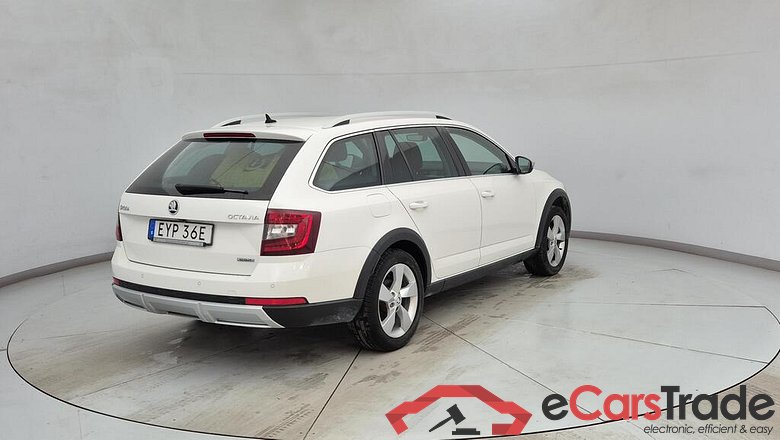 Skoda Backkamera, parkeringsvärmare, navigation OCTAVIA SCOUT 2.0 TDI 4X4 #2