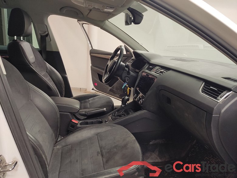 Skoda Backkamera, parkeringsvärmare, navigation OCTAVIA SCOUT 2.0 TDI 4X4 #3