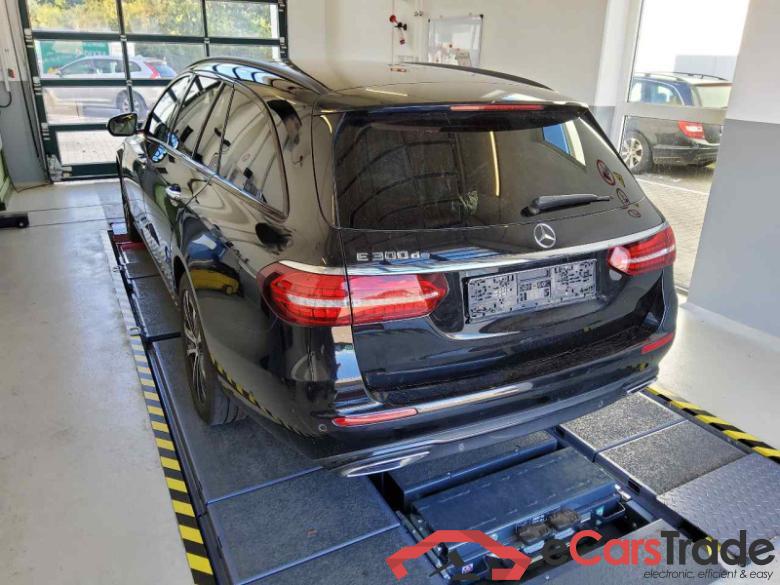 Mercedes-Benz E -Klasse T-Modell (BM 213)(06.2016->) DE - Kb5 E 300 de EU6d, T de Avantgarde (EURO 6d), (Facelift) 2020 - 2023 #4