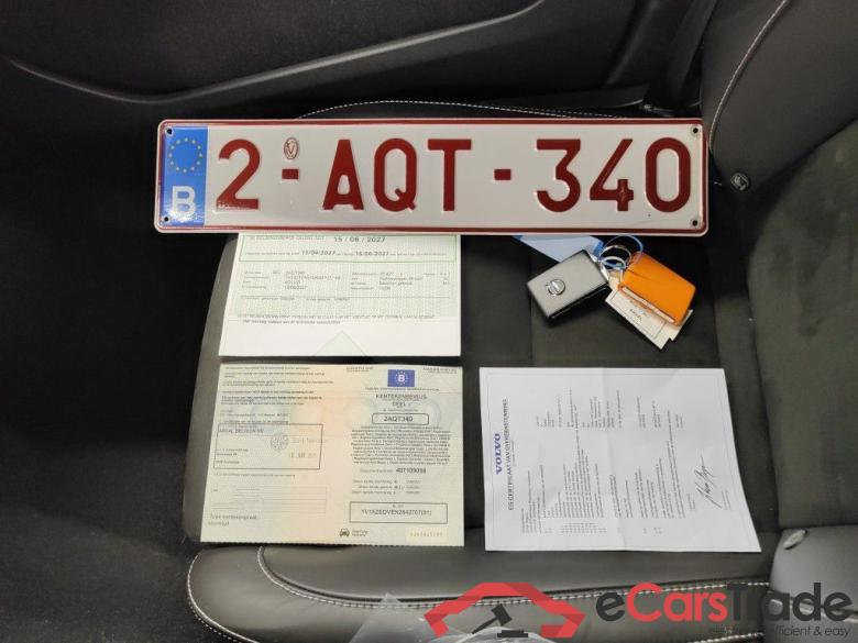 Volvo XC40 P8 4x4 Recharge R-Design 5d #4