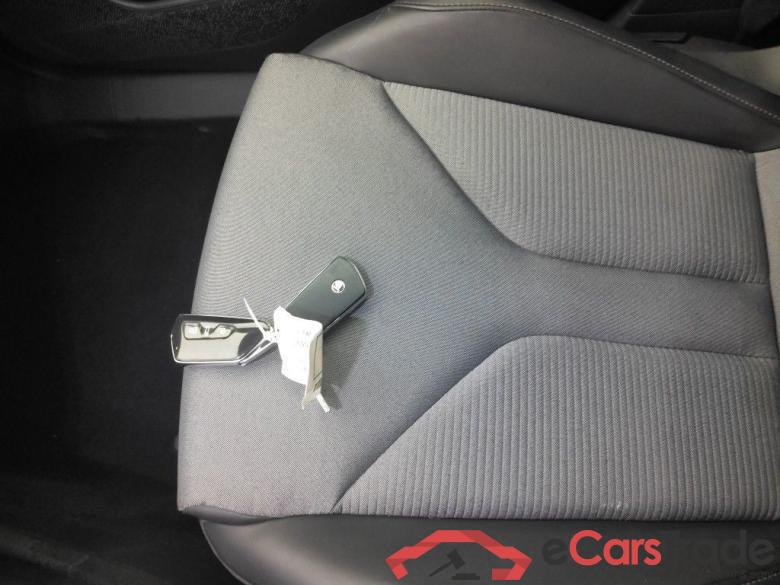 SKODA ENYAQ 62 kWh 60 180ch First Edition 5d #4