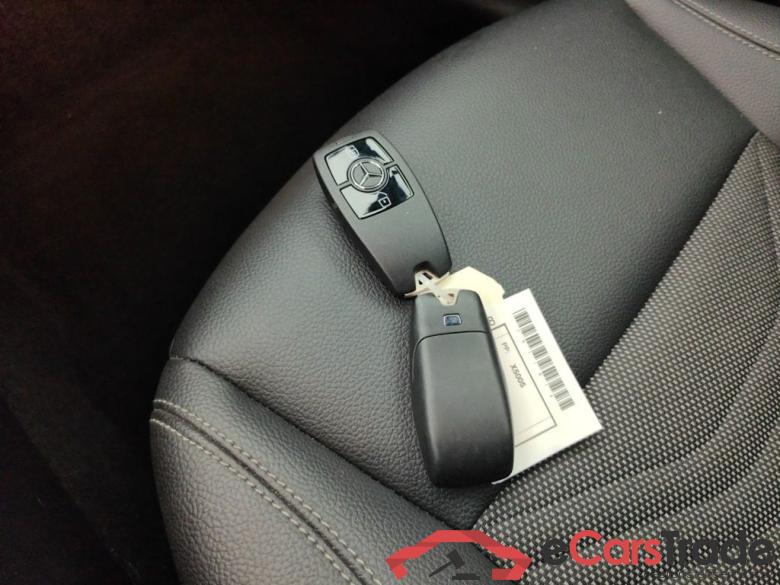 MERCEDES CLASSE A (W177) A 180 136hp Business Line 5d #4