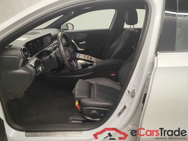 Mercedes-Benz A-Klasse A 250 e Luxury Line 5d #3