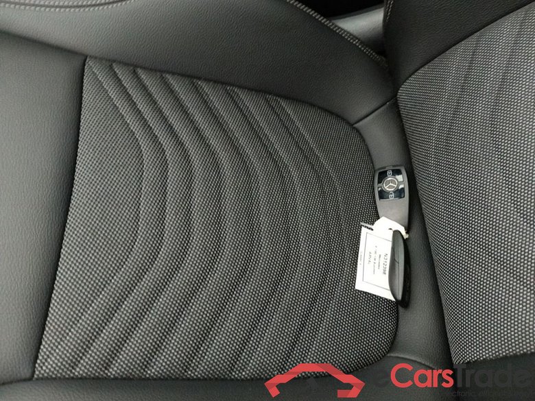 MERCEDES CLASSE A (W177) A 180 136hp Business Line 5d #4