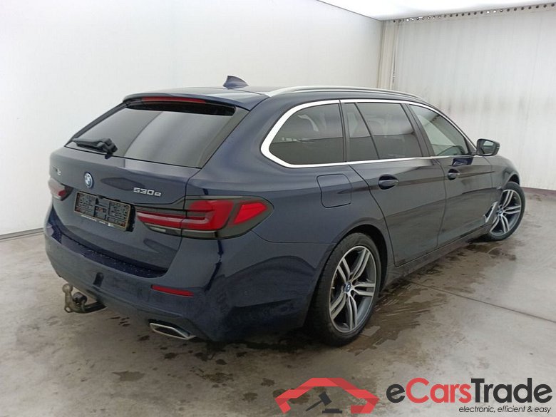 BMW 5 TOURING - 2020 530eXA 184hp PHEV 5d #2