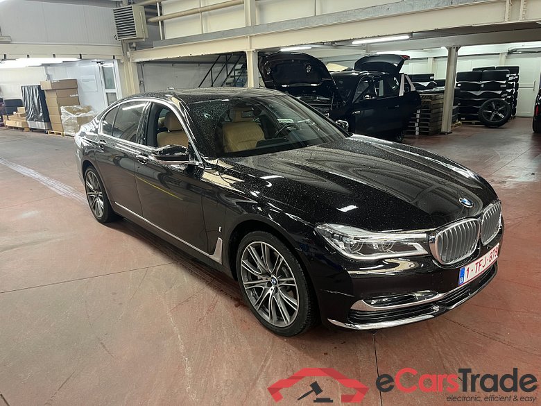 BMW 740e Plug-In Hybrid IPerformance Aut. Pano LED Head-Up Virtual Harman/Kardon Ambient Navi Sport-Leather Camera 360° KeylessGo Klima PDC ...