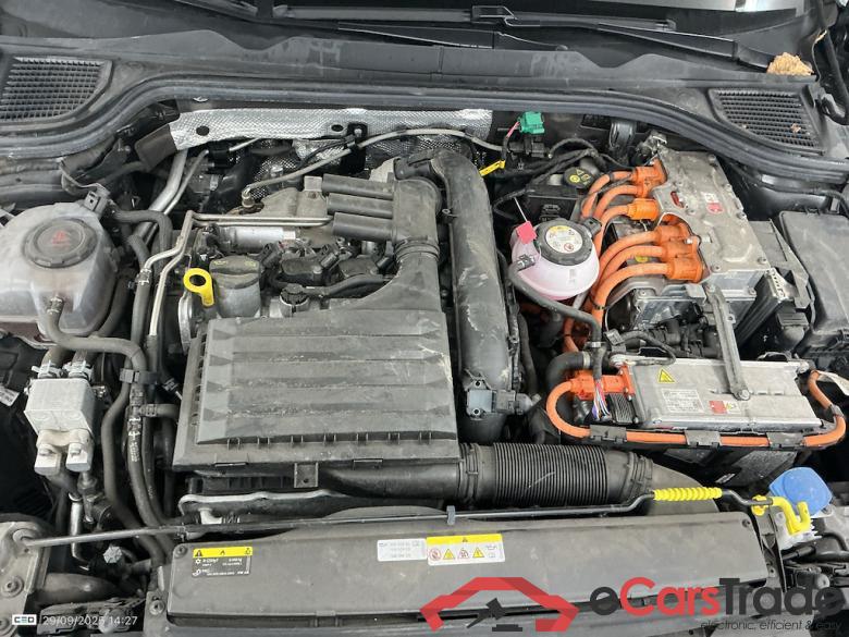 VOLKSWAGEN GOLF VIII 1.4 EHYBRID STYLE BUSINESS DSG #6 VOLKSWAGEN GOLF VIII 1.4 EHYBRID STYLE BUSINESS DSG #6