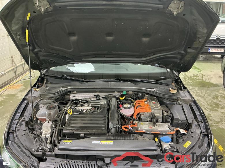 VOLKSWAGEN GOLF VIII 1.4 EHYBRID STYLE BUSINESS DSG #6 VOLKSWAGEN GOLF VIII 1.4 EHYBRID STYLE BUSINESS DSG #6