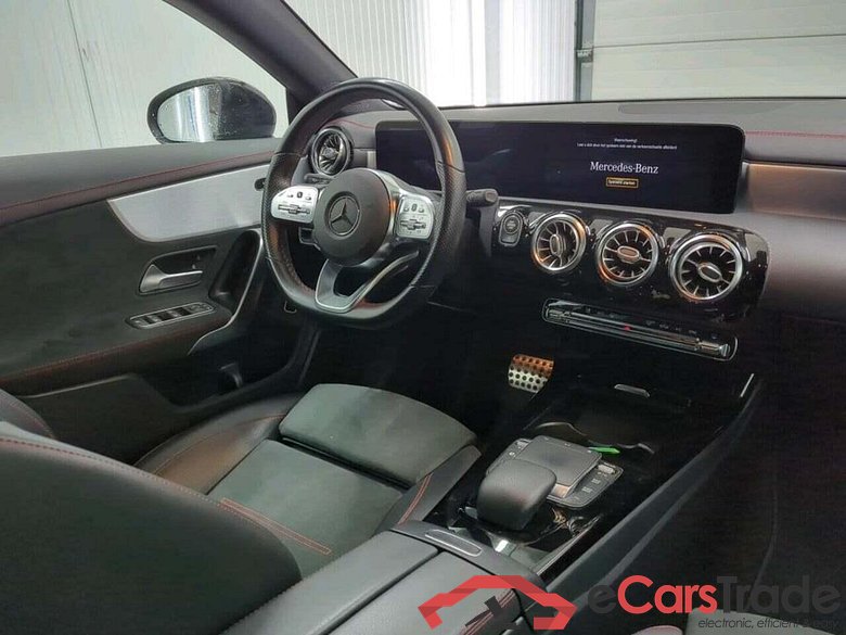 MERCEDES-BENZ CLA-klasse Shooting Brake 180 Bns Sol. AMG #3