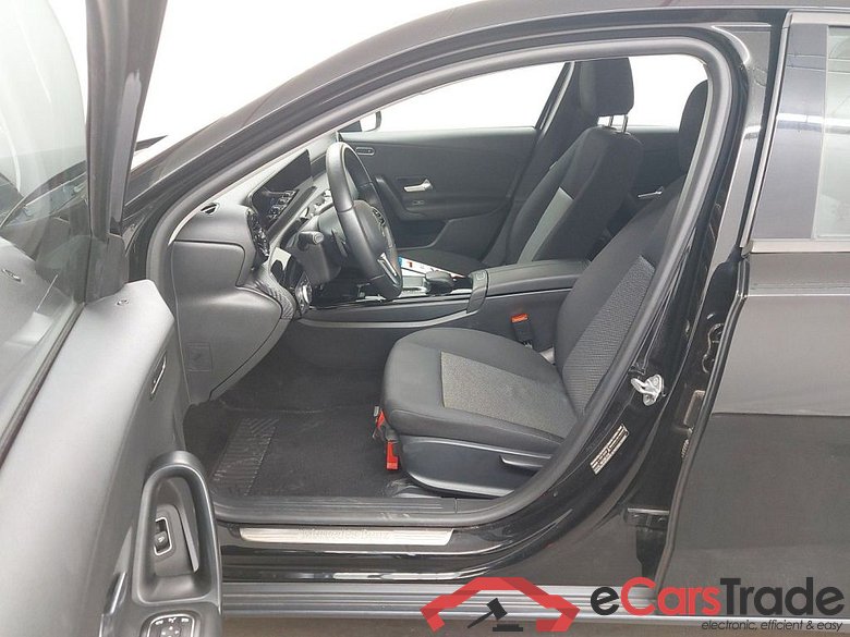 Mercedes-Benz A-Klasse Limousine A 200d Business Solution 4d #3