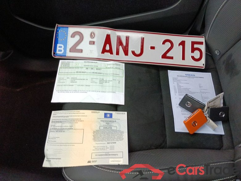 Volvo XC40 P8 4x4 Recharge R-Design 5d #4