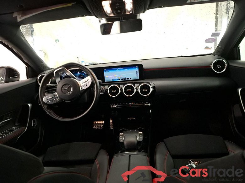 MERCEDES-BENZ Classe A Compact / 2018 / 5P / Berline A 250 e AMG Line 8G-DCT #5