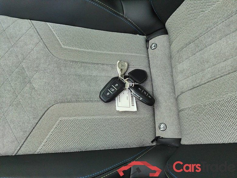 PEUGEOT E-208 GT 136 50 kWh 5d #4