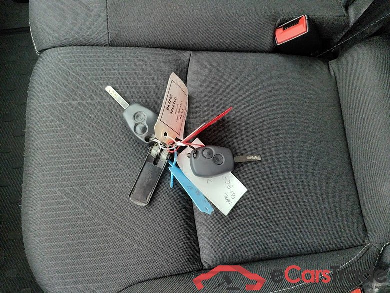 RENAULT TRAFIC 29 FOURGON MWB DSL - 2019 2.0 dCi 120 29 L2H1 Grand Confort 5d #4