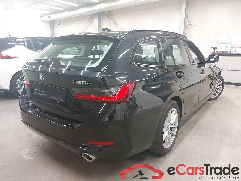 BMW - BMW 3 TOURING 320e 204PK With Climatic & Cruise Control & Park Sensors Front & Rear  * HYBRID * #2
