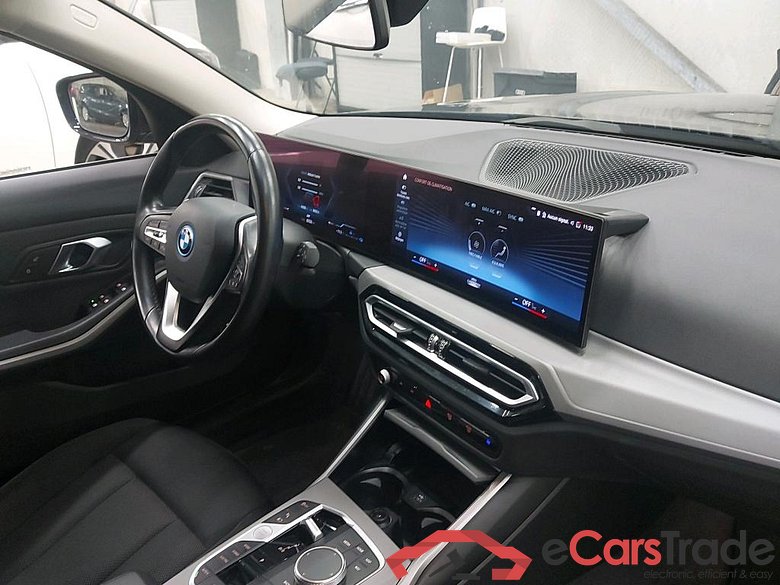 BMW - BMW 3 TOURING 320e 204PK With Climatic & Cruise Control & Park Sensors Front & Rear  * HYBRID * #3