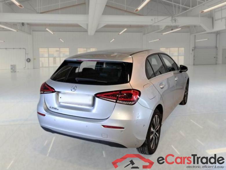 MERCEDES-BENZ CLASSE A / 2018 / 5P / BERLINA A 250 E EQ-POWER AUTO BUSINESS EXTRA #2