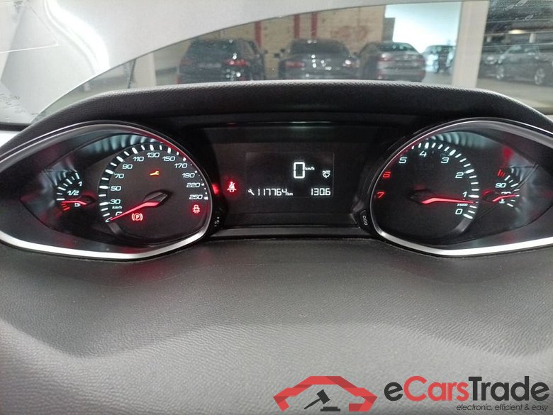 Peugeot 308 1.2 PureTech 110 S&S Active 5d #6