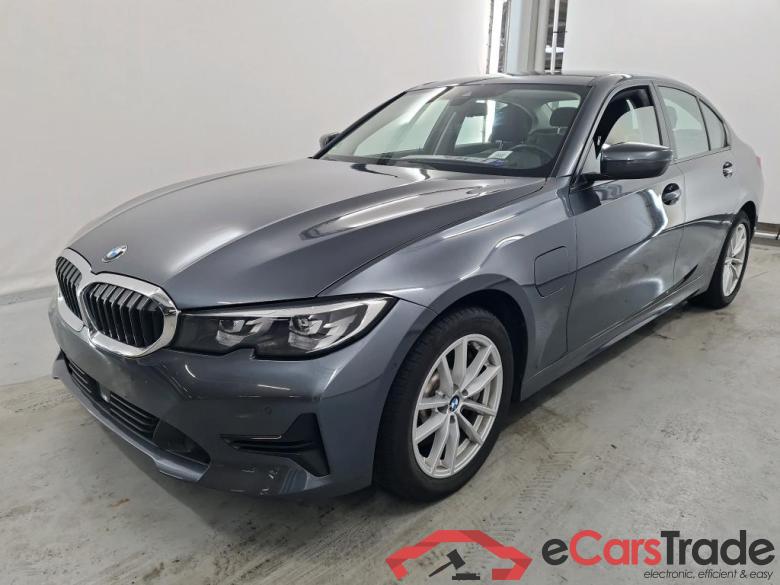 BMW 3 - 2019 330eA PHEV #1