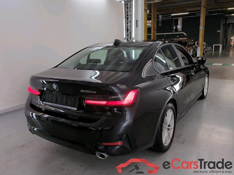 BMW 3 - 2019 330eA PHEV Business Plus #4