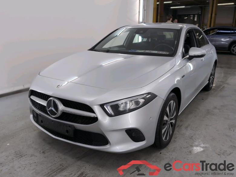 MERCEDES-BENZ A-CLASS LIMOUSINE 1.3 A 250 E DCT #1