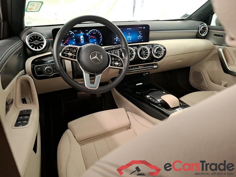 MERCEDES-BENZ Classe A Compact / 2018 / 5P / Berline A 250 e Progressive Line 8G-DCT #5