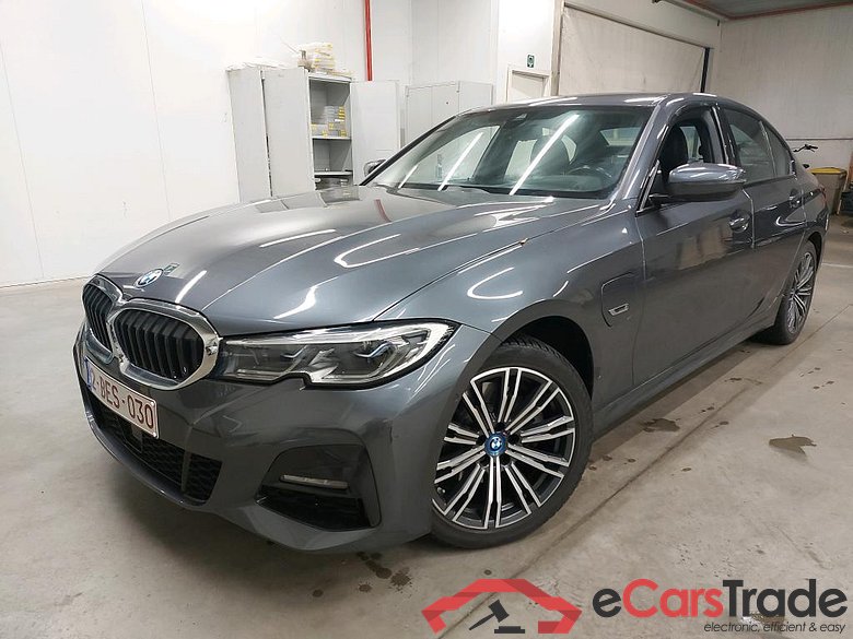 BMW 320e Plug-In Hybrid M-Sport Aut. Laser Head-Up LC-Pro Ambient HI-FI ACC Navi-Pro 1/2 Sport-Leather-Alcantara KeylessGo Camera Klima PDC ...