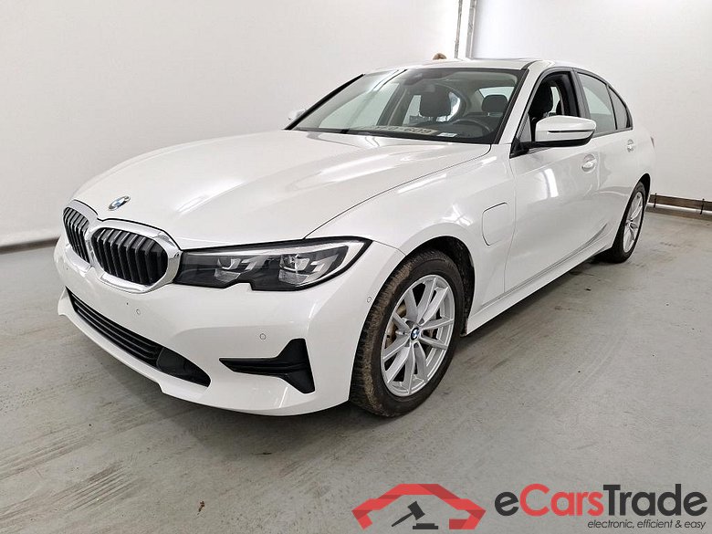 BMW 3 - 2019 330eA PHEV