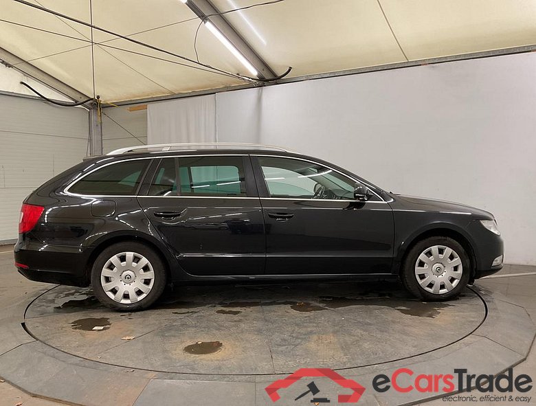 Skoda Superb Combi 1.6 TDI Xenon Navi Leather Klima PDC ... #2