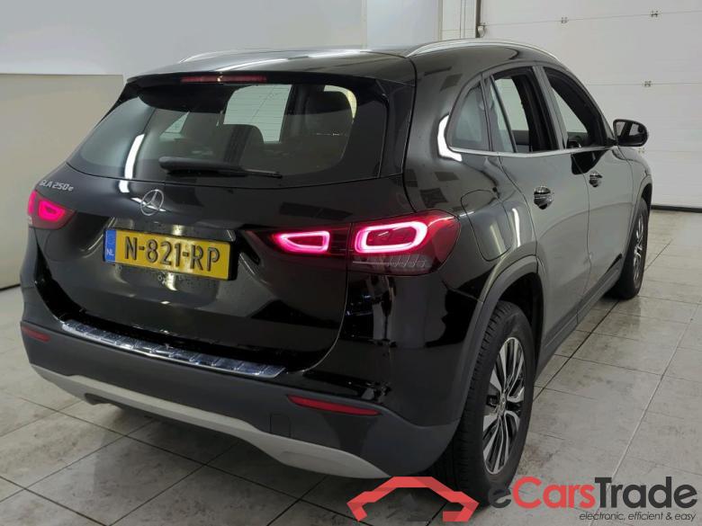 Mercedes-Benz GLA GLA 250 e DCT 5d #2