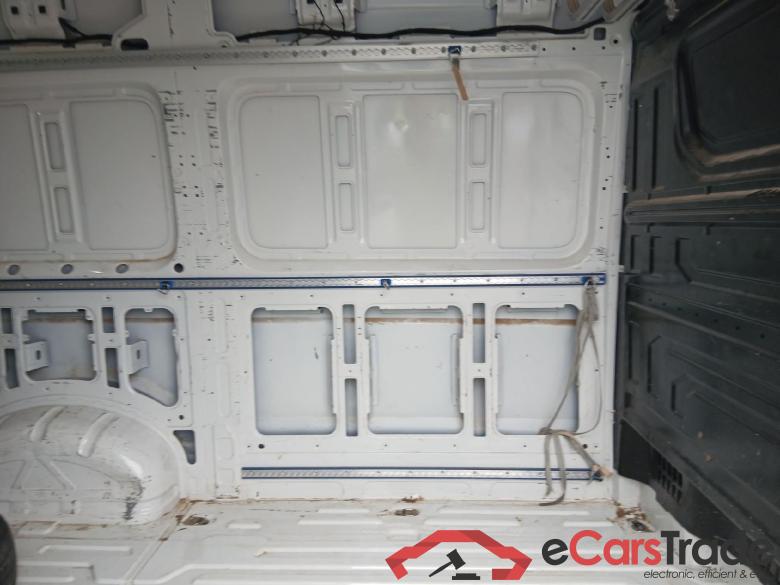 VOLKSWAGEN Crafter / 2017 / 4P / furgón 30 Furgón BM TN L3H2 2.0TDI 103kW(140CV) #4