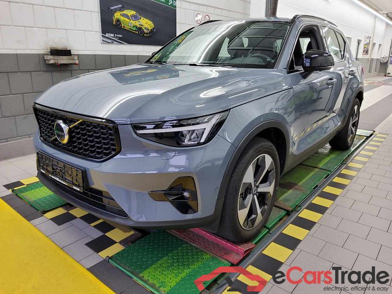Volvo XC40 (2017->) DE - SUV5 B4 2WD EU6d, Plus Dark (EURO 6d), (Facelift) 2022 - 2024 #1