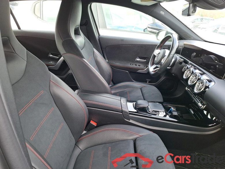 MERCEDES-BENZ Classe A 5p Berline A 200 AMG Line 7G-DCT #6