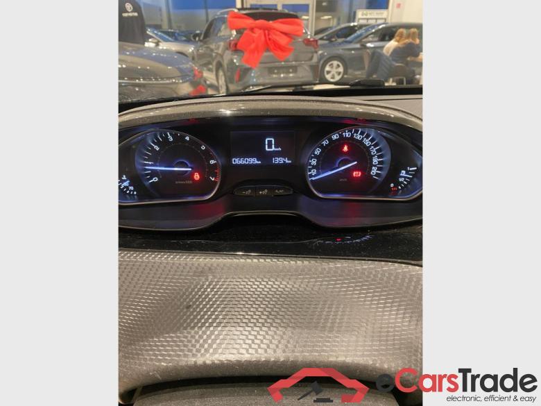PEUGEOT 208 1.2i PureTech Style #6