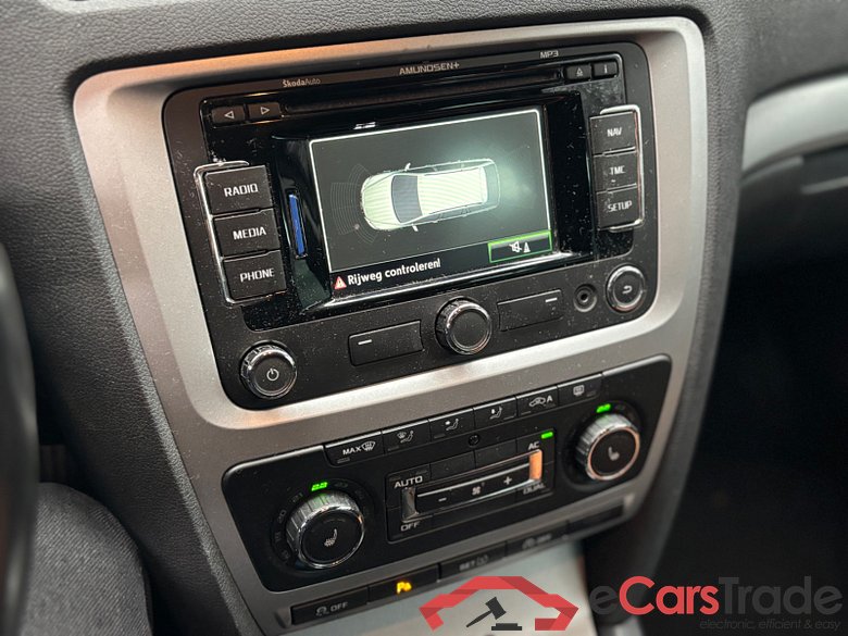 Skoda Octavia 1.6 TDI Navi Klima PDC ... #6