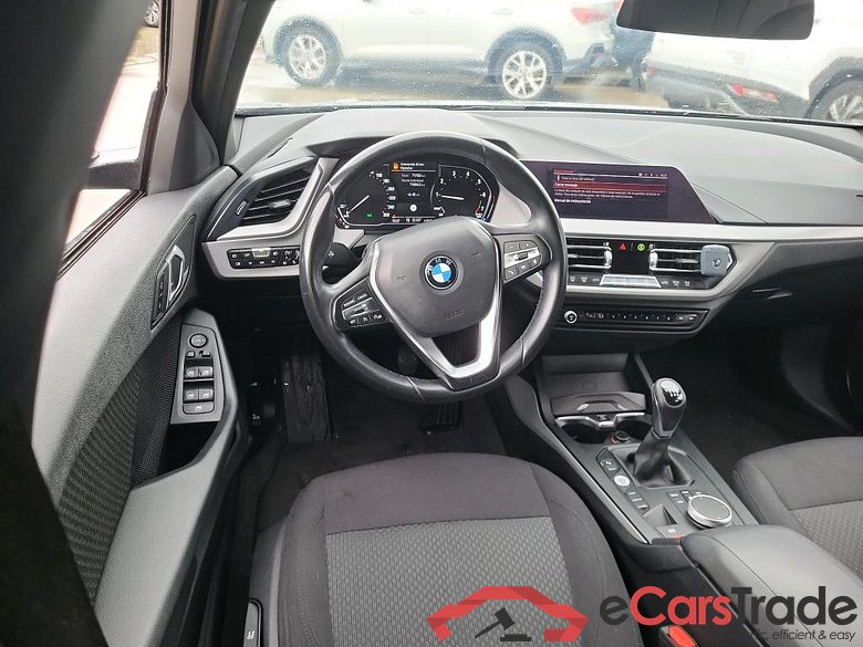 BMW Serie 1 / 2019 / 5P / berlina con portón 118i #3