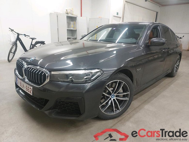 BMW - BMW 5 BERLINE 530e 292PK M Sport Pack Business With Dakota Heated Sport Seats & Heated Steering Wheel & Travel & Harman Kardon & Towing Hook & Parking Assistant * HYBRID *
