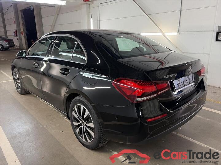Mercedes A-Klasse Limousine A-Klasse Limousine A 250 e Business Line (PHEV) 160kW/218pk  4D/P Auto-7 #3