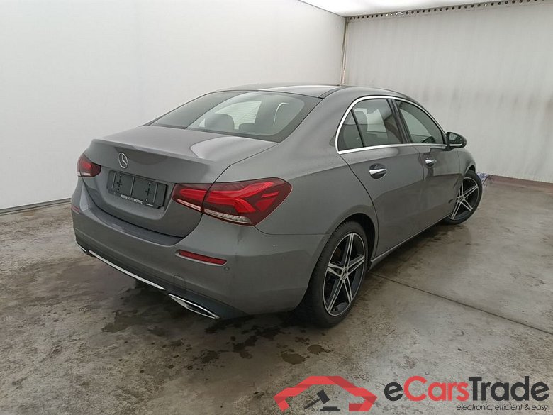 Mercedes-Benz A-Klasse Limousine A 180 d DCT Launch Edition 4d #2