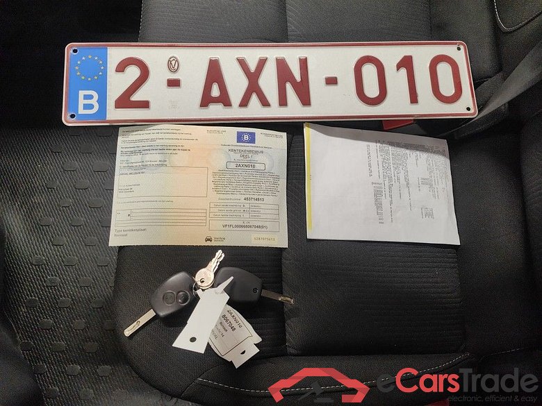 Renault Trafic L2H1 dCi 120 Grand Confort 2.9T 4d #4