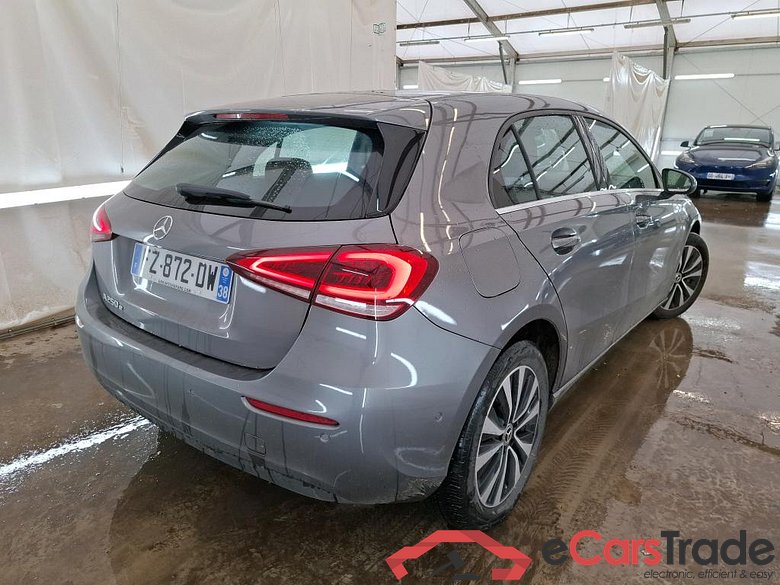 MERCEDES-BENZ Classe A Compact 2018 5P Berline A 250 e Business Line 8GDCT #3