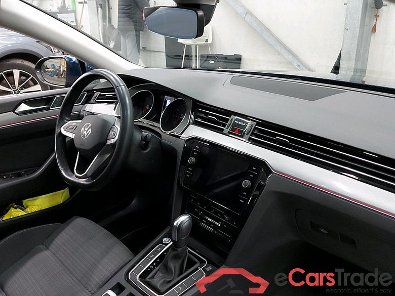 VOLKSWAGEN - VW  PASSAT VARIANT TDI SCR 150PK DSG7 Style Business Pack Adventure & Winter Pack #3